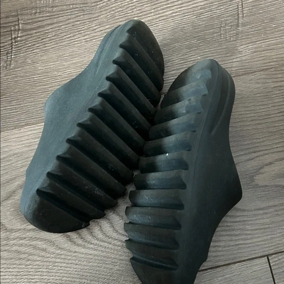 Adidas Black Slides - Picture 2 of 3